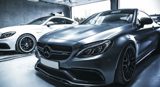 “Mercedes-Benz” prezanton “bishën” (FOTO)