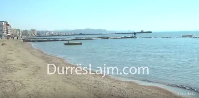 Ç’po ndërtohet brenda në detin e Durrësit? Ngrihet kallëzim penal (VIDEO+FOTO)
