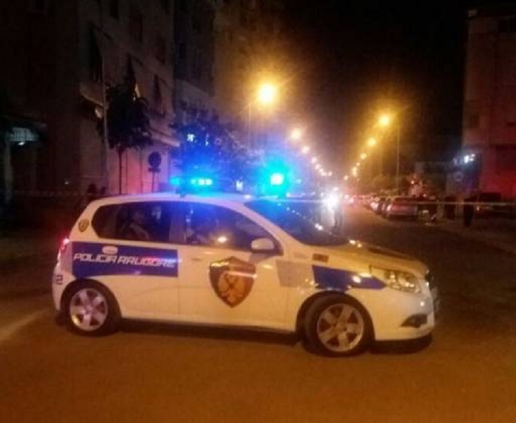 Gruaja tentoi të hidhej nga pallati, zbardhet shkaku