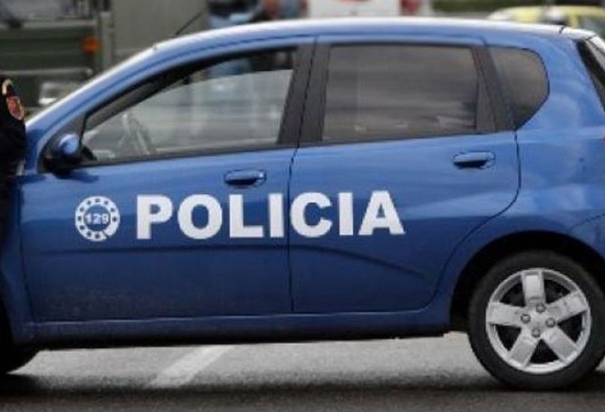 Drogë dhe armë pa leje në banesë, arrestohet inspektori i policisë