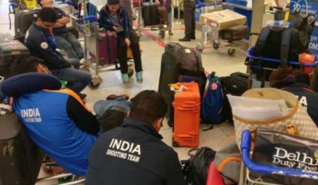 Qitësit indianë ndalohen në aeroport me armë pa leje