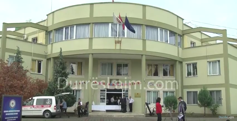 Në 7-vjetorin e krijimit, QNOD në Durrës nxjerr një broshurë të re (VIDEO)