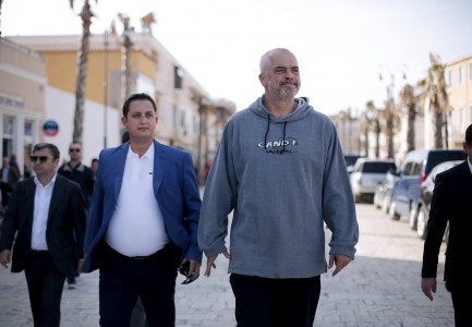 Kandidati i PS-së jep zyrtarisht dorëheqjen