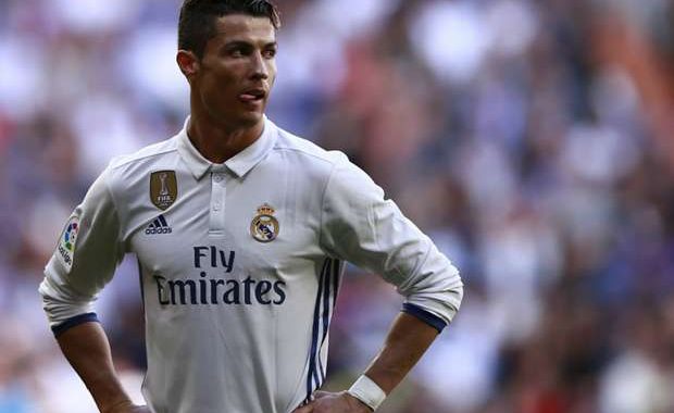 Ronaldo shpallet mbret i golave me kokë, rekordmen i penalltive të dështuara