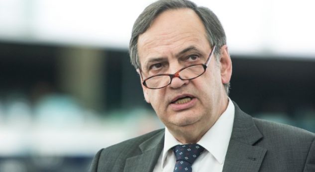 Fleckenstein: Nëse kriza vijon, BB dhe FMN mund të ngrijnë përkrahjen financiare në Shqipëri