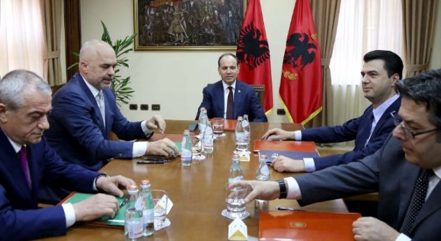 Studimi i FMN-së: Kriza politike mund të zerojë rritjen ekonomike