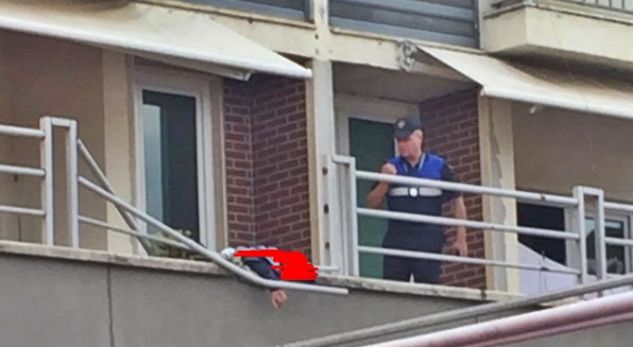 I riu bie nga kati i shtatë, shpëton mrekullisht