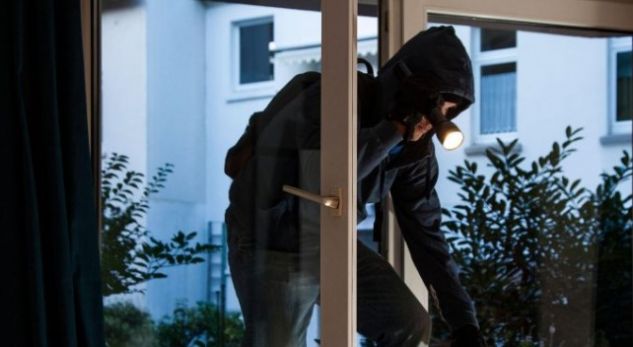 Shkojnë për të vjedhur pikën valutore në Durrës, por diçka shkon keq…