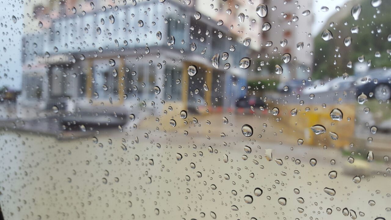 Meteorologët: Ja deri kur do të vazhdojnë ditët me shi