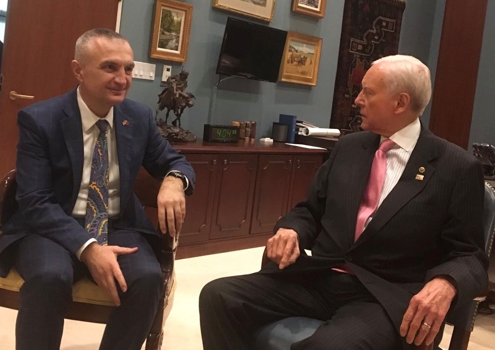 Presidenti i Senatit Amerikan uron Metën