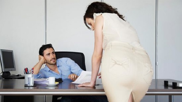 10 arsyet pse meshkujt pëlqejnë femrat më të mëdha në moshë