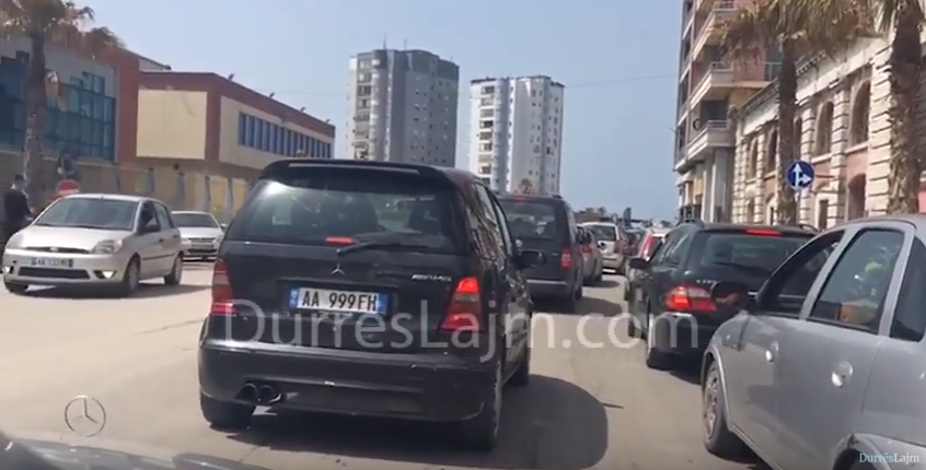 Të kalisësh durimin, në trafikun e Durrësit! (VIDEO)