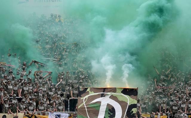 U gjobitën nga federata gjermane, shkojnë me veshje ushtarake në stadium