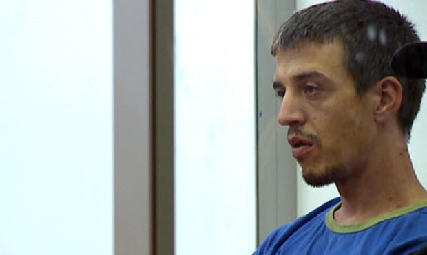 “Më vuri thikën në fyt se isha krehur në parukeri”, gruaja rrëfen tmerrin