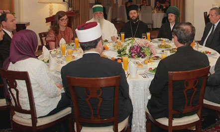 Nishani shtron iftar, vlerëson kontributin e komunitetit mysliman