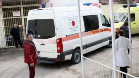 Vdes tragjikisht fëmija në Durrës, i bie dera e oborrit