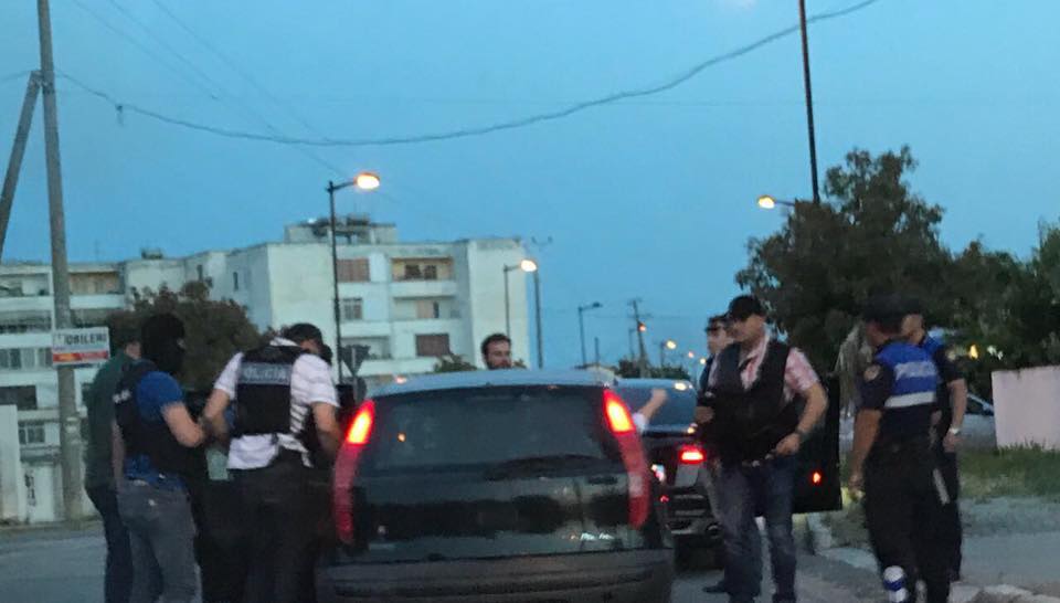 Berisha publikon fotot: Në makinën e kreut të PS-së u kapën trafikantë me kokainë
