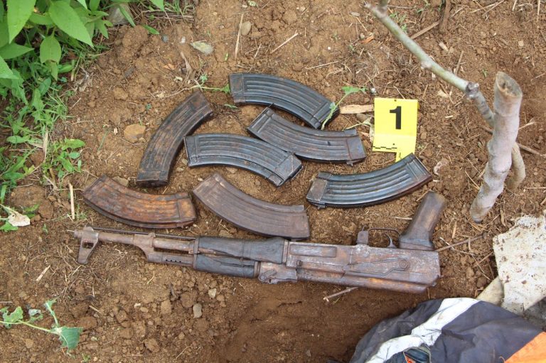 24-vjeçari “çmend” fshatin me automatik