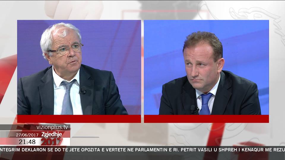 Çili sherr me Ngjelën: Treshe ka në seks, jo në politikë (VIDEO)