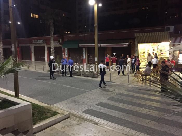 LAJM I FUNDIT/ Të shtëna me armë zjarri në mes të Durrësit (FOTO)