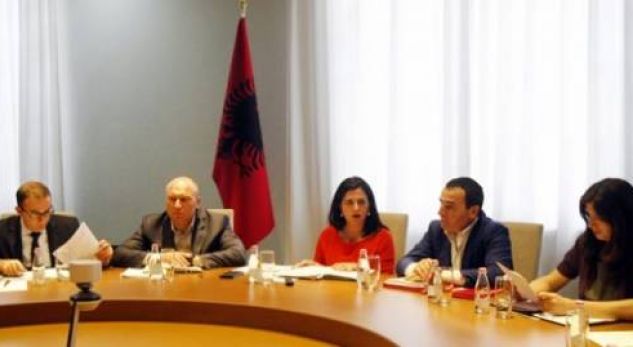 Zv. Kryeministrja ngre alarmin: Fushata punësoi 3580 persona në administratë!