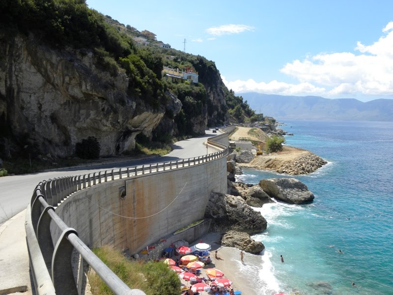 Nxirret nga deti në gjendje të rëndë, vdes më pas