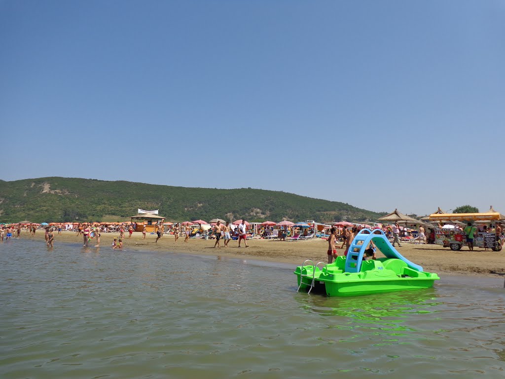 Hyn në det te Gjiri i Lalzit dhe i bie atak kardiak, vdes tiranasi