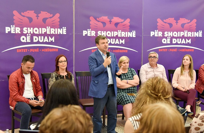 Dako dhe kandidatët për deputetë takime me gratë në Spitallë e Shkozet (FOTO)