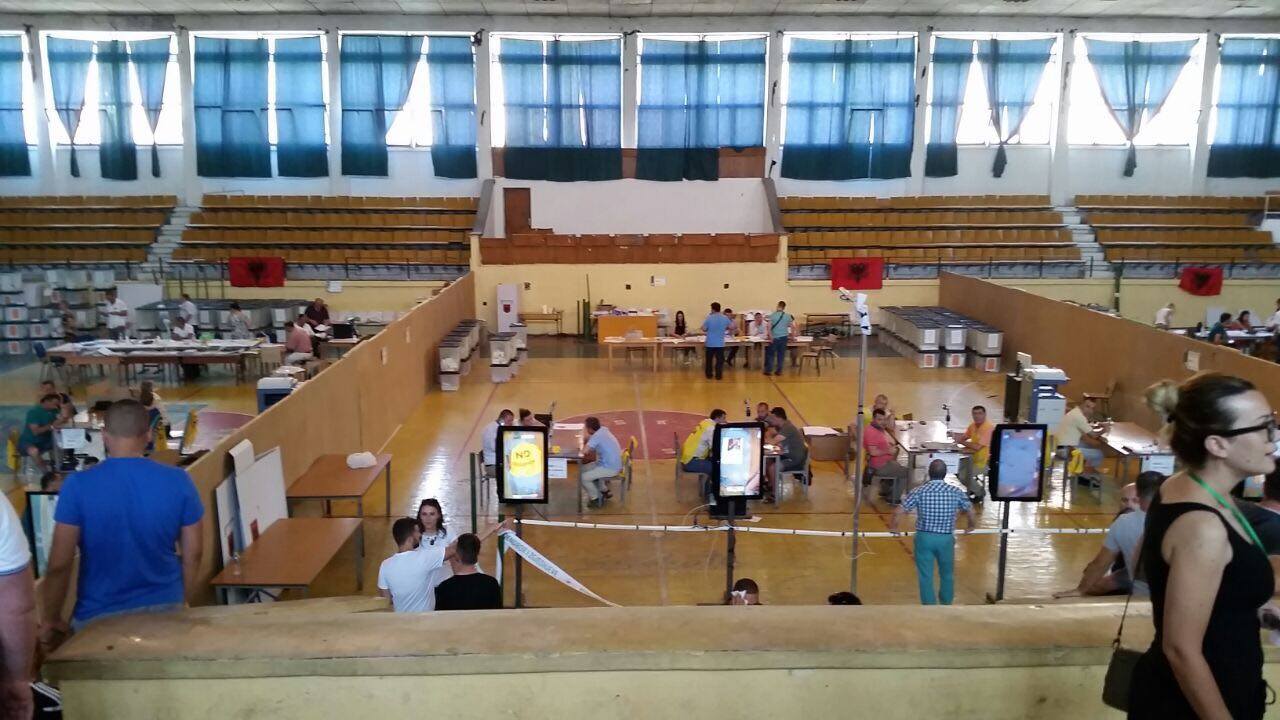 Numëruesit e PD-së dhe LSI-së përplasen me policinë