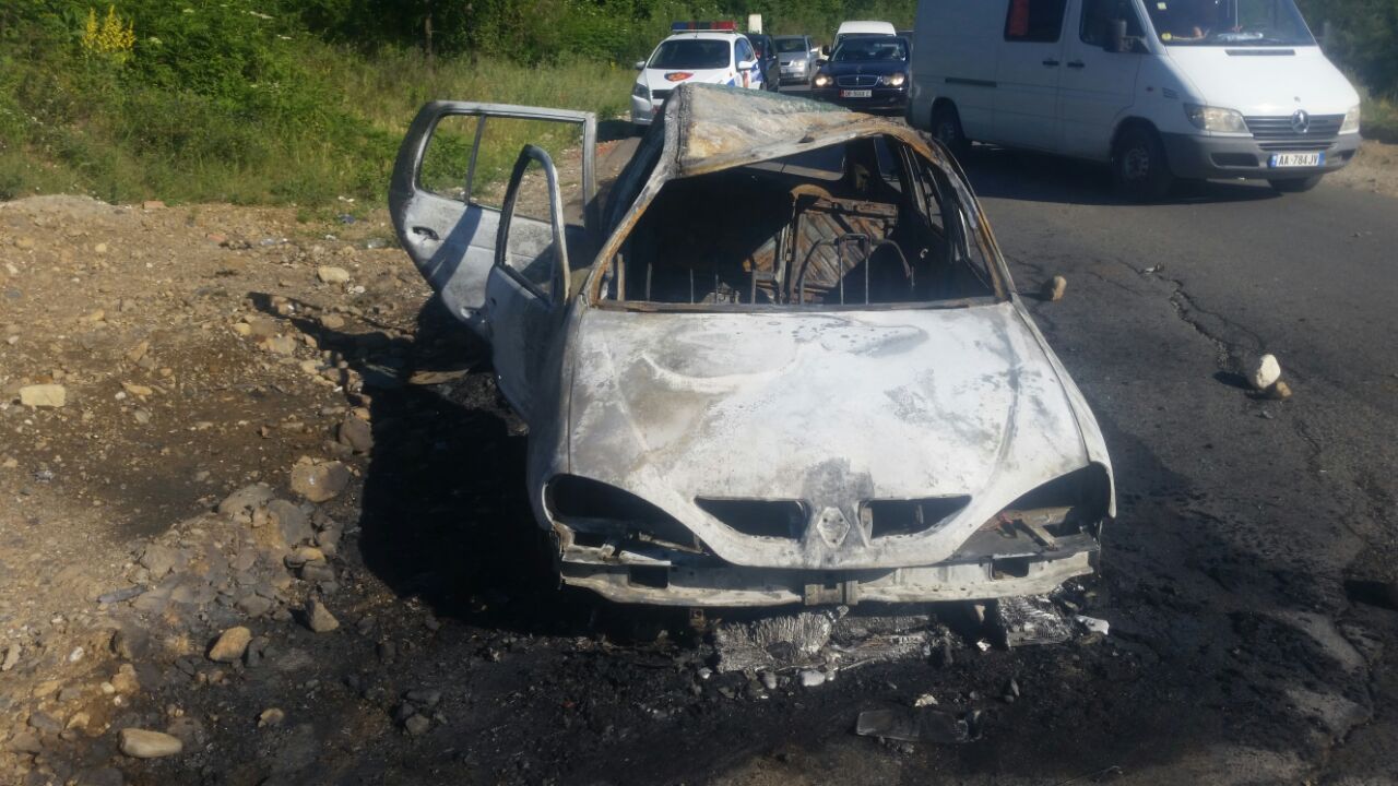 Automjeti digjet plotësisht gjatë ecjes