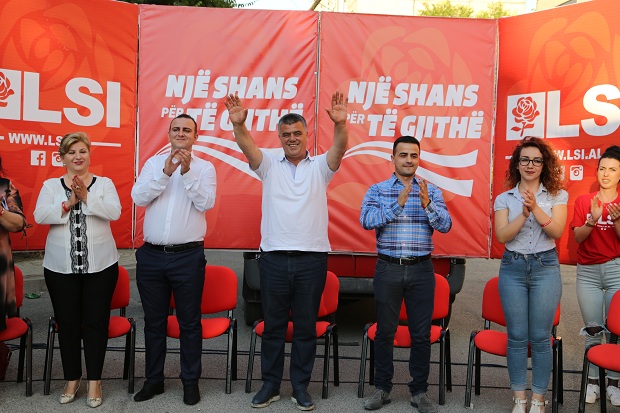 Koka: Komedia PS-PD, ja çfarë i bënë Durrësit këto parti (FOTO, VIDEO)