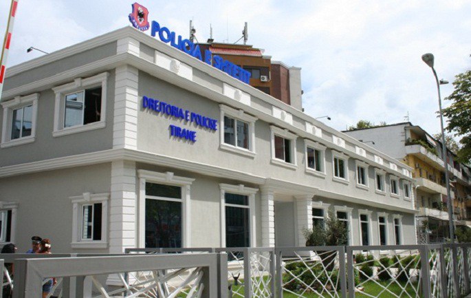 Arrestohet nëna e re, braktisi dy fëmijët e mitur