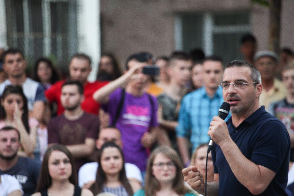 Tahiri sulmon sërish LSI-në: Partiçkë që korrupton rininë me teza provimesh