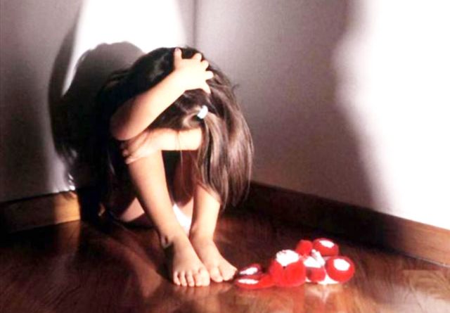 Pranga babait që ngacmoi seksualisht vajzën e mitur