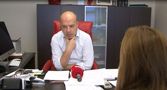 Rikthehet në krye të OSHEE-së Adrian Çela