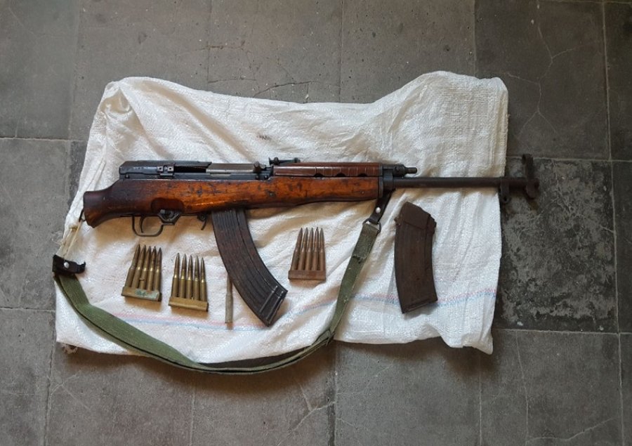 Tenton të vrasë me pushkë dy vëllezër, arrestohet