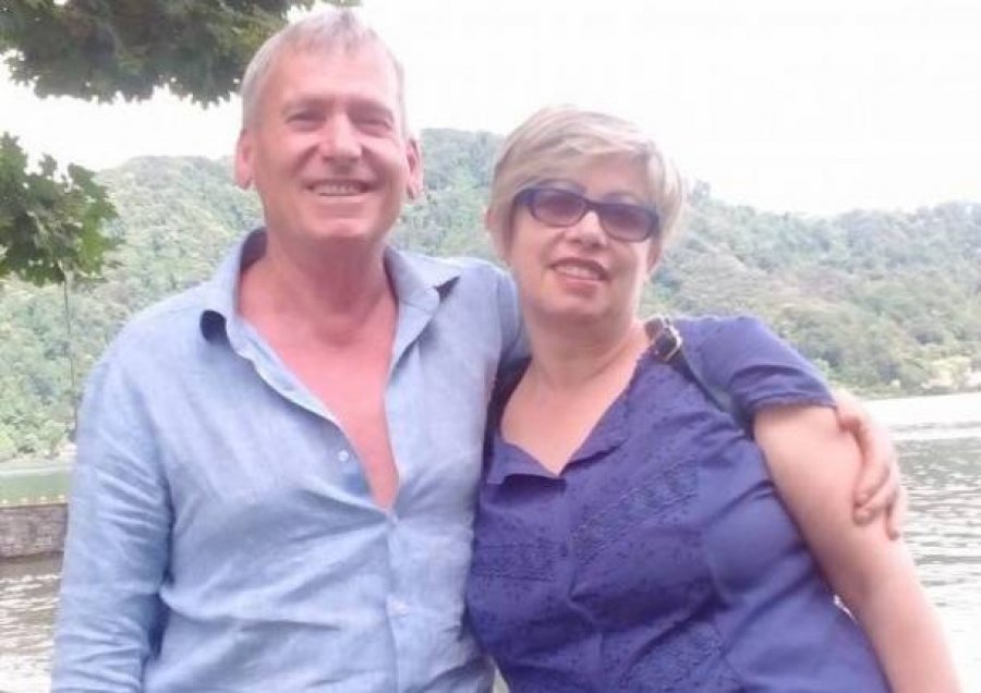 Masakroi gruan 15 herë me thikë, çfarë i tha fqinjës që e gjeti të larë në gjak