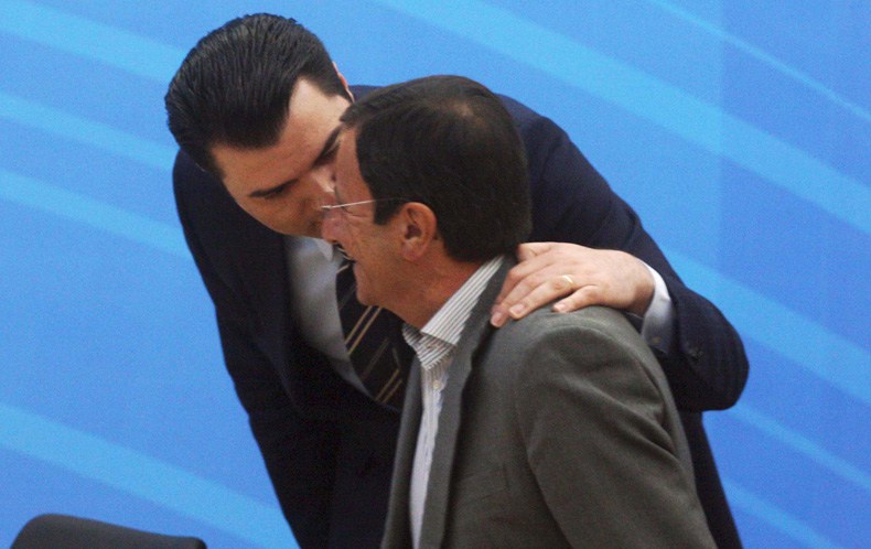 “Nëse Basha nuk ikën, nxirreni nga selia bashkë me gruan dhe kunatin”