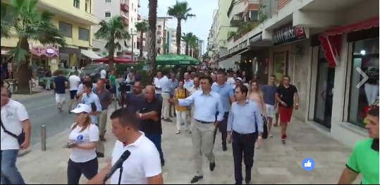 LIVE/ Çfarë po ndodh tani në Durrës, Basha takime me qytetarët dhe biznesin (VIDEO)