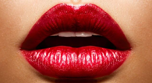 Sot e përdorin të gjitha femrat, por ja pse përdorej dikur buzëkuqi
