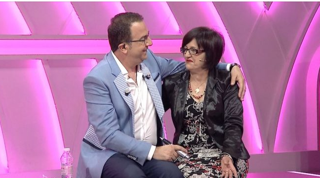 E trishtë/ Gjen të bijën pas 31 vitesh që e la te befotrofi i Durrësit, por ajo…