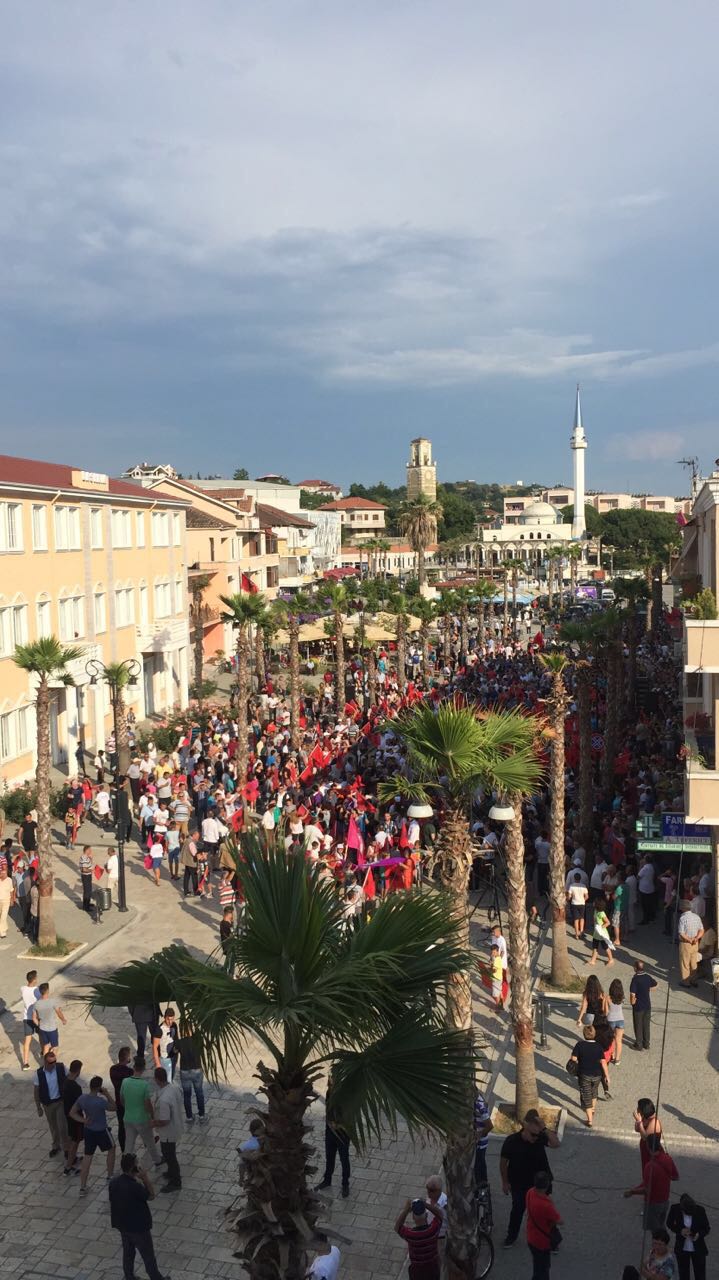 ‘I padëshiruari’ i PS-së përgjon Ramën nga çatia (FOTO)