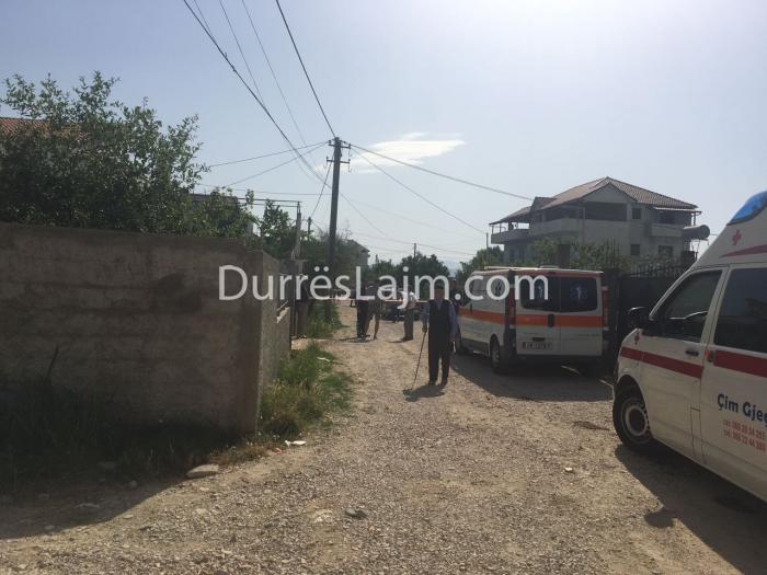 Vrasja e prindërve/ Policia e Durrësit: Çifti u gjet i vdekur në derën e shtëpisë