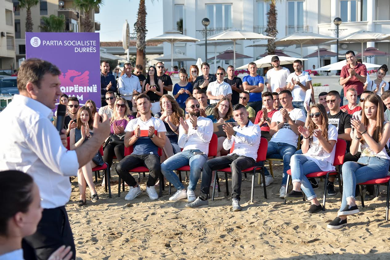 Dako me 2 kandidatët takim me studentët: Universiteti, një nga asetet e mëdha të Durrësit