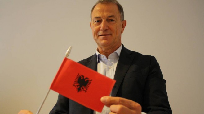 De Biasi drejt largimit në Kinë