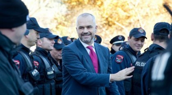 “Lini uniformat, dilni mblidhni vota për PS”, Rama kërkon ndjesë për thirrjen ndaj policëve