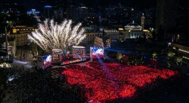 Pse nuk e prezantoi moderatorja e njohur aktivitetin në sheshin &#8220;Skënderbej&#8221;? (FOTO)