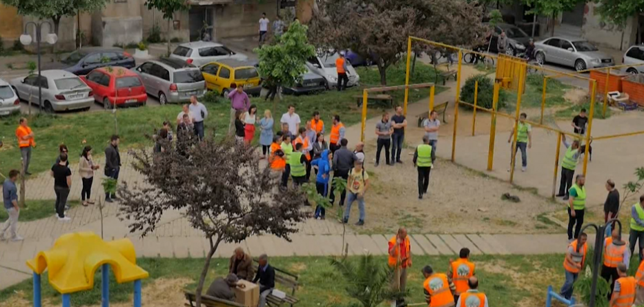 Aksidentohet 13-vjeçarja tek këndi i lojrave, transportohet me helikopter në Tiranë
