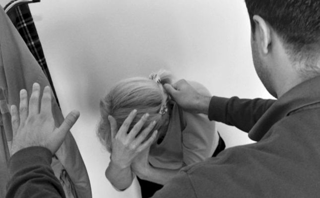 Rrahu të shoqen, pranga 32-vjeçarit nga Durrësi