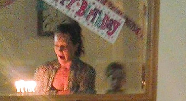 Tmerrohen familjarët, fantazma shfaqet në fotografinë e djalit